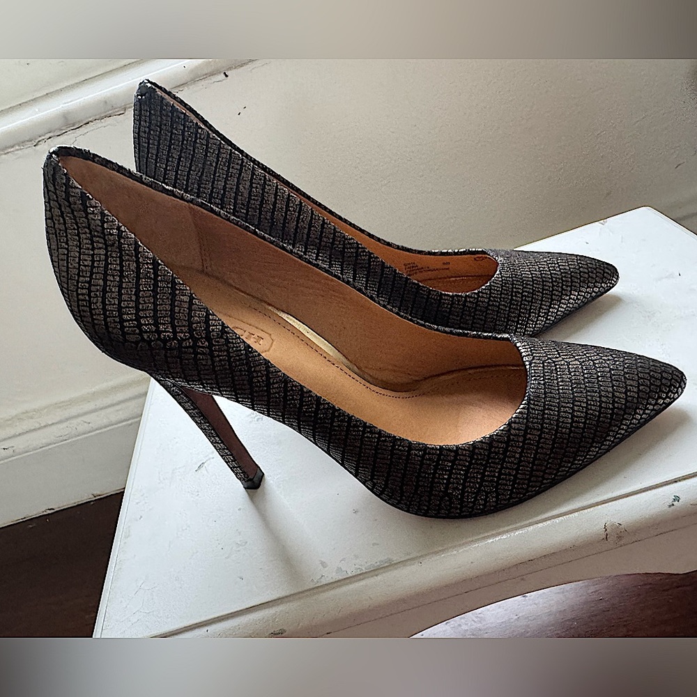 🟣 Coach Metal Snake Leather Pump